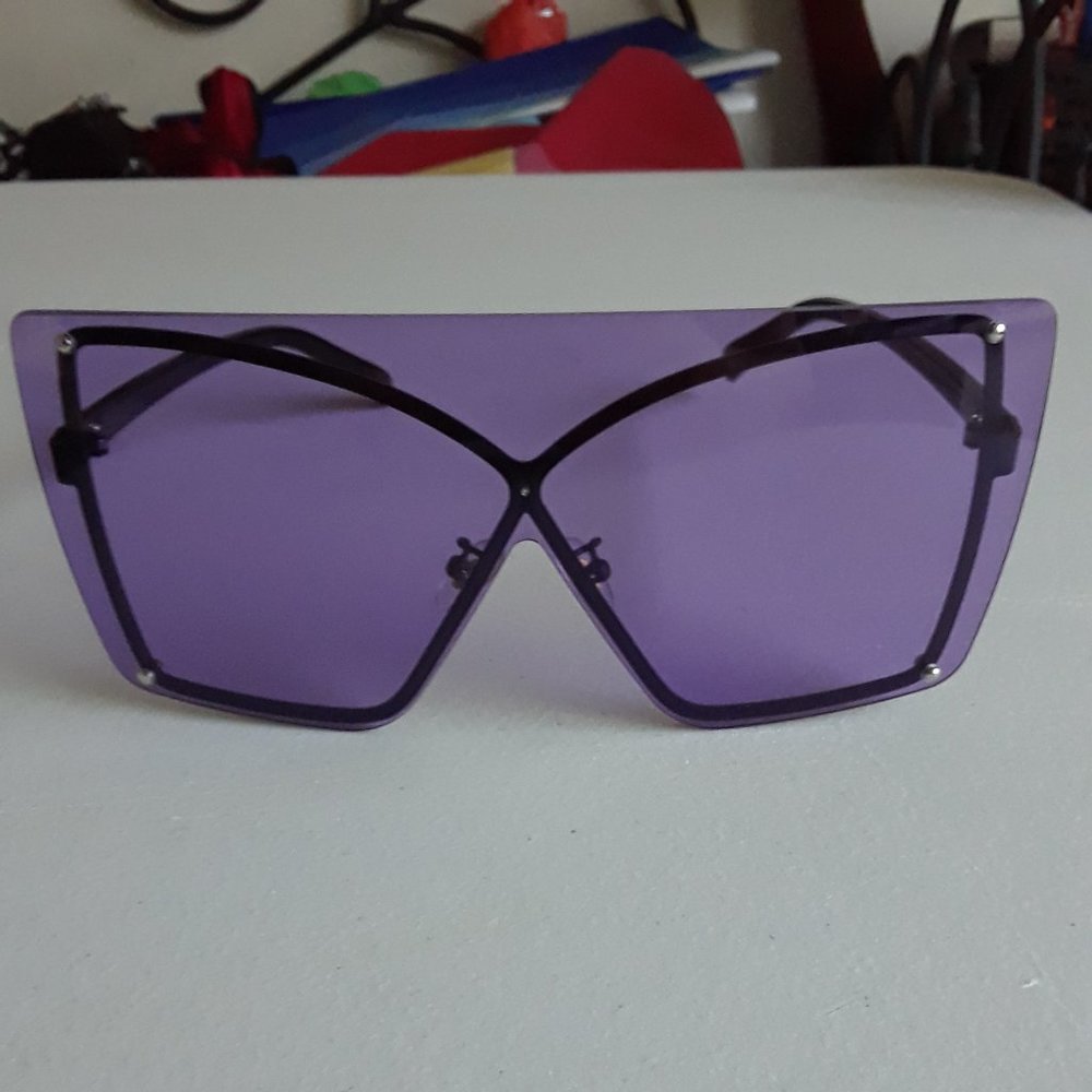 Purple Frameless Style with Inside Cat-Eye Frame Detail Sunglasses NWOT